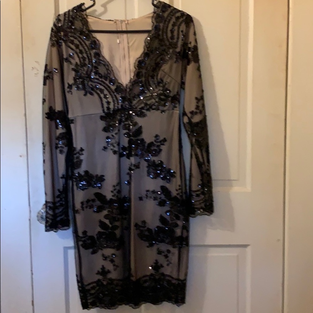Beautiful dress - Picture 2 of 2
